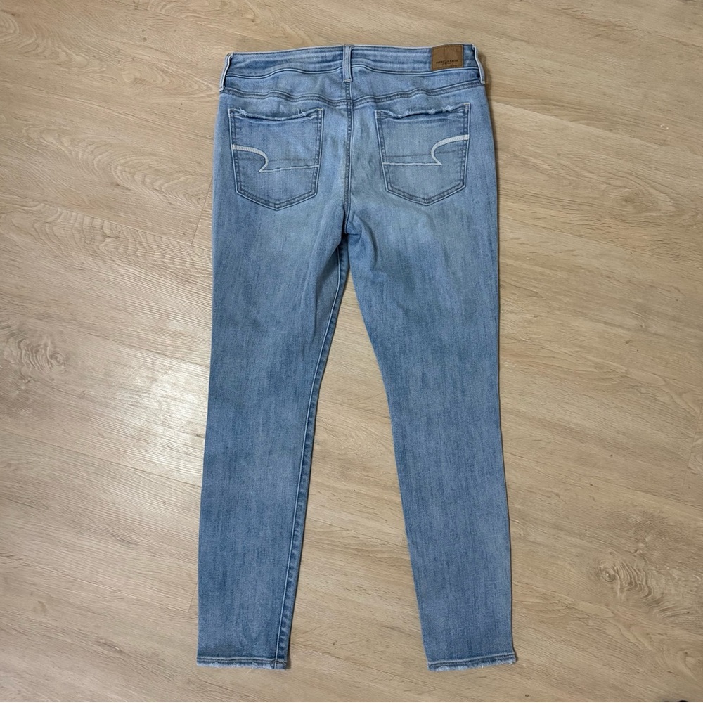 American Eagle Women's Light Wash Jeans 14R - Picture 2 of 8